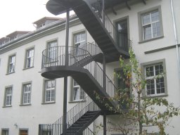 Aussentreppe gewendelt-005